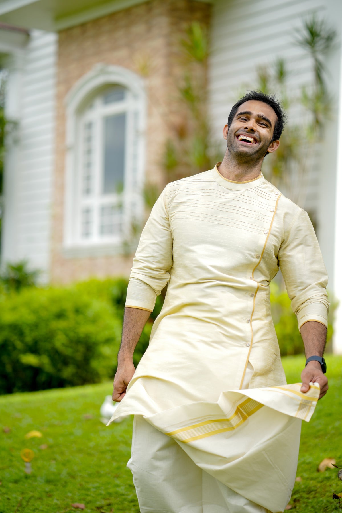 Parchment Cream Wedding Kurta Set with Sequence & Horizontal Zari Thread Golden Detailing (Kurta + Kasavu Munde)