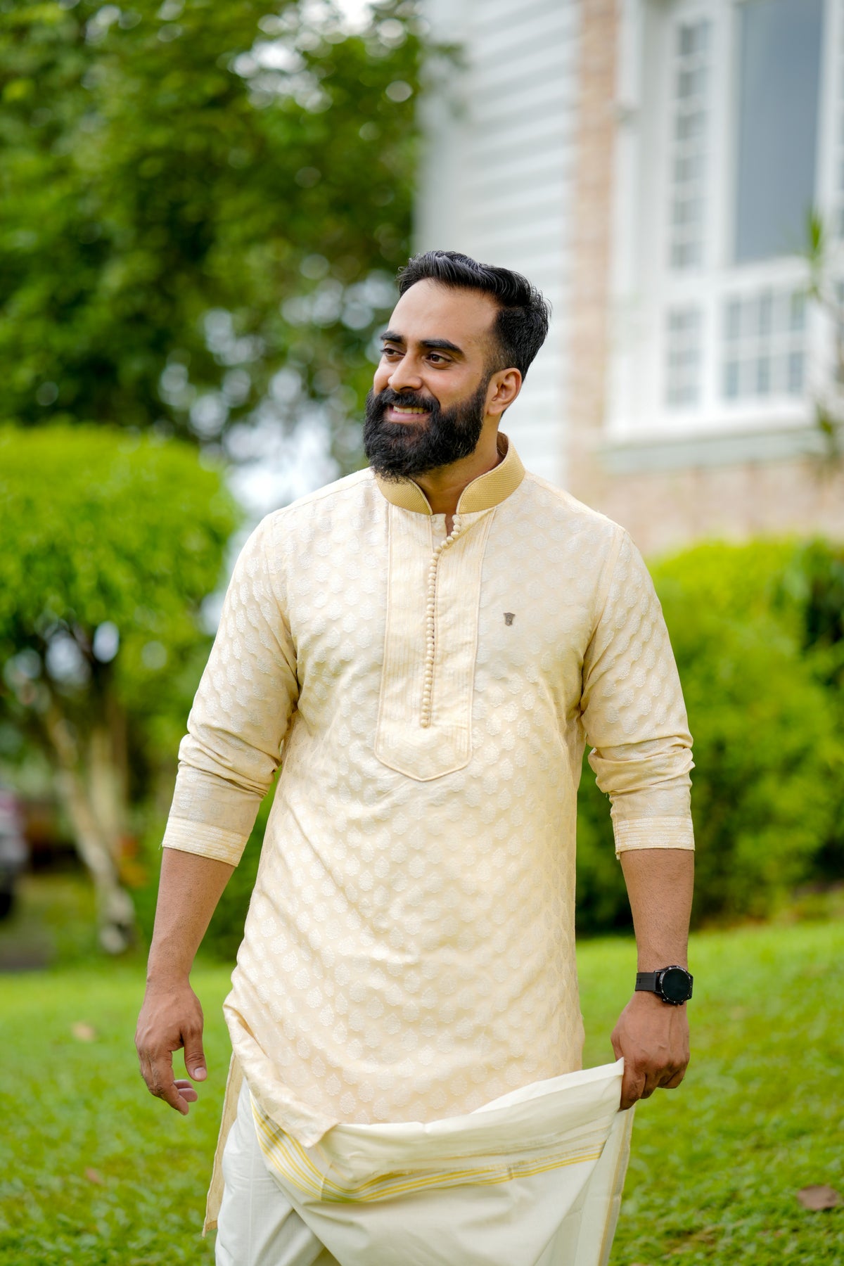 Light Golden Brocade Kurta Set with Golden Zari Thread Detailing (Kurta + Kasavu Munde)