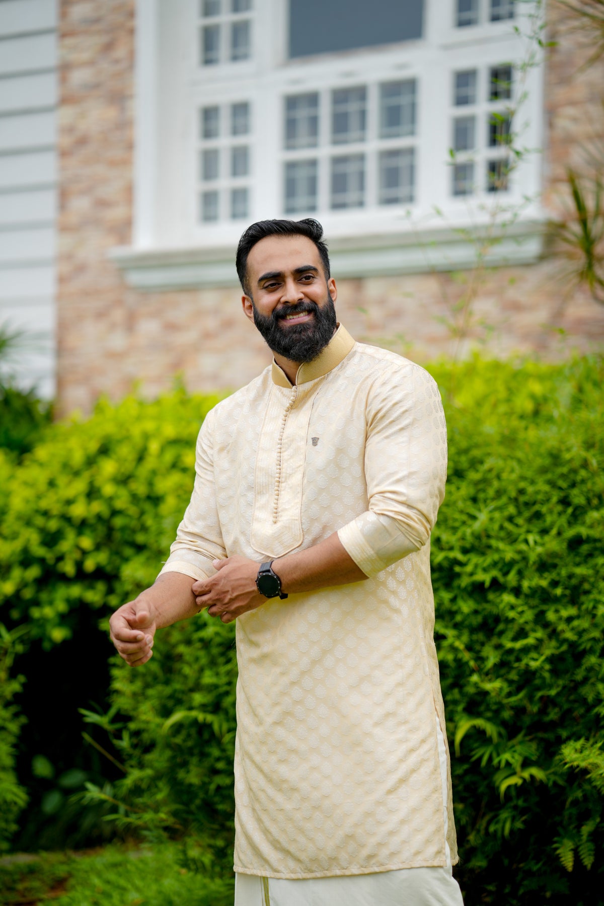 Light Golden Brocade Kurta Set with Golden Zari Thread Detailing (Kurta + Kasavu Munde)