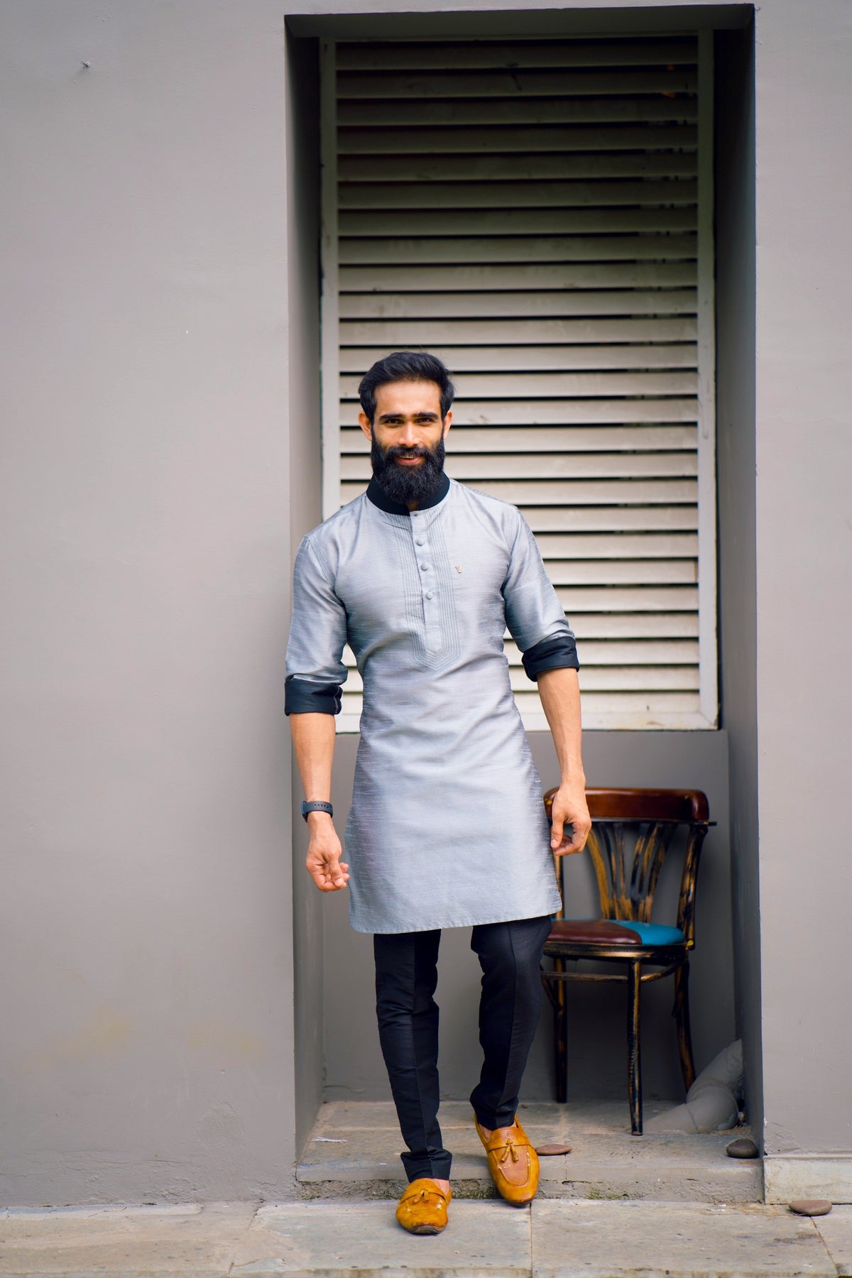 Coin Grey Kurta Set with  Black Contrast Stitch Detailing (Kurta + Black Bottom Pants)