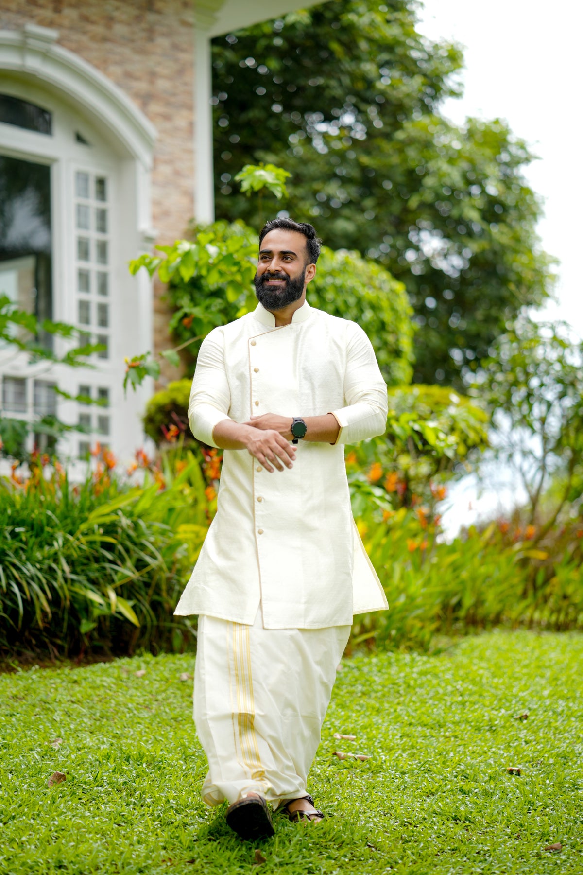 Ivory Cream Side Open Wedding  Kurta Set with Golden Pipping Detailing (Kurta + Kasavu Munde)