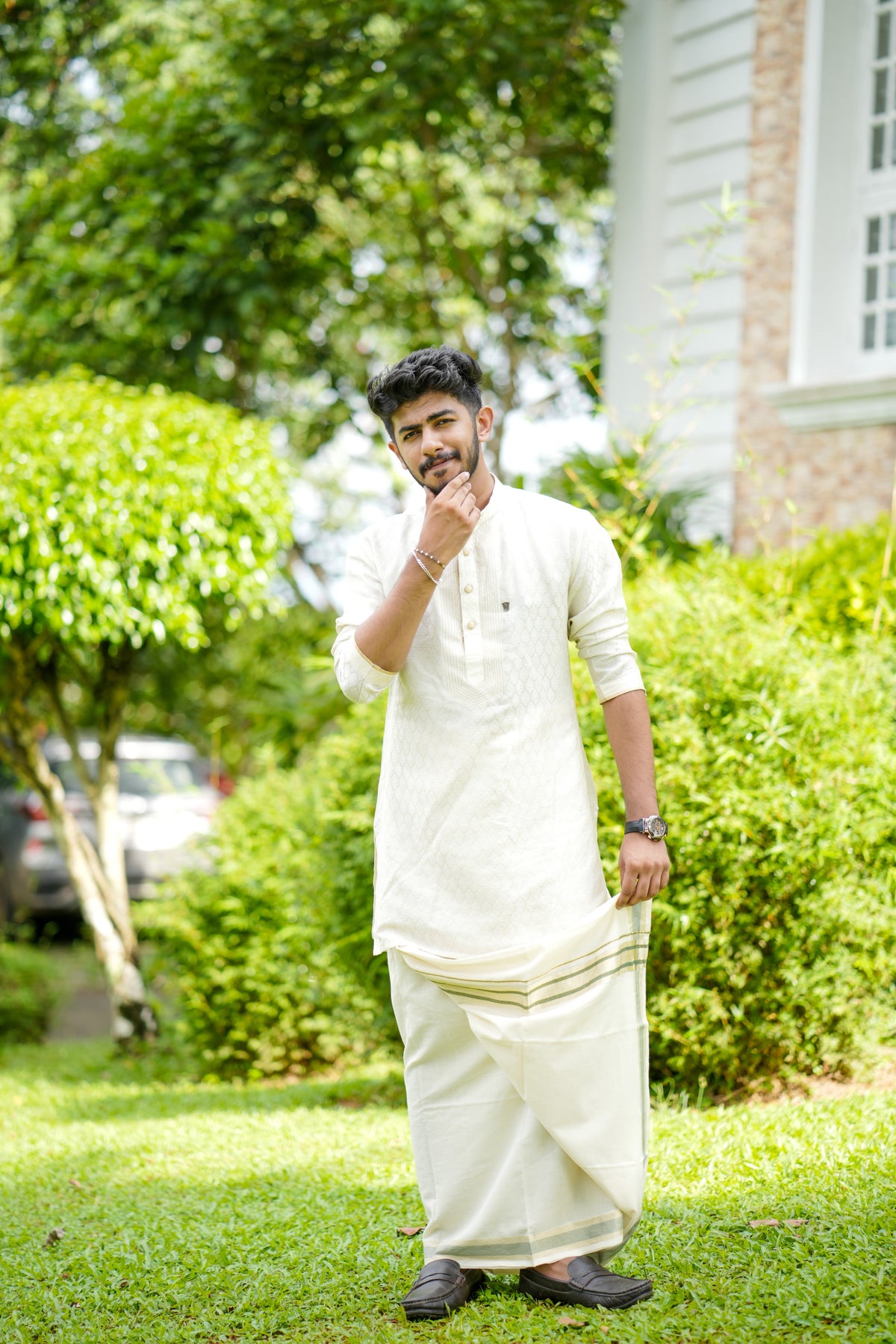 Off White Brocade Silk  Kurta Set With Golden Zari Detailing (Kurta + Kasavu Munde)