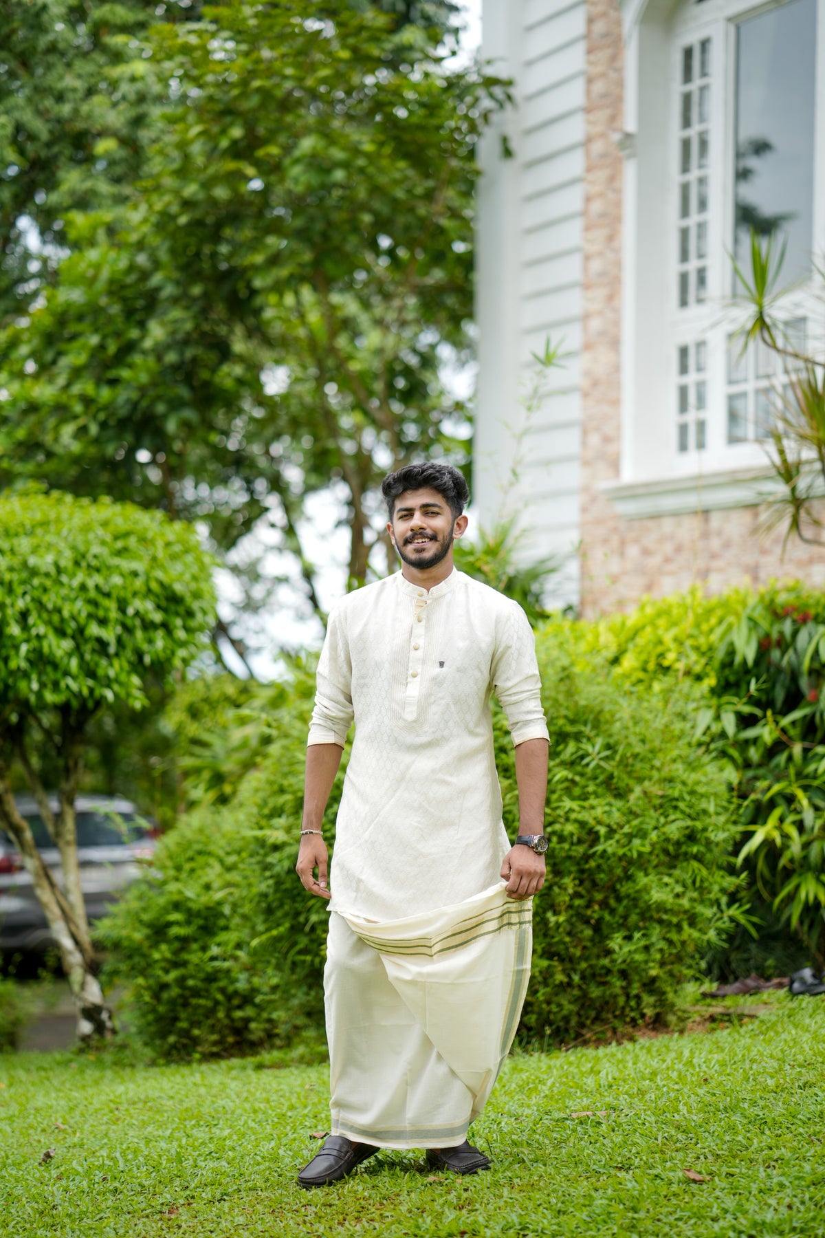 Off White Brocade Silk  Kurta Set With Golden Zari Detailing (Kurta + Kasavu Munde)