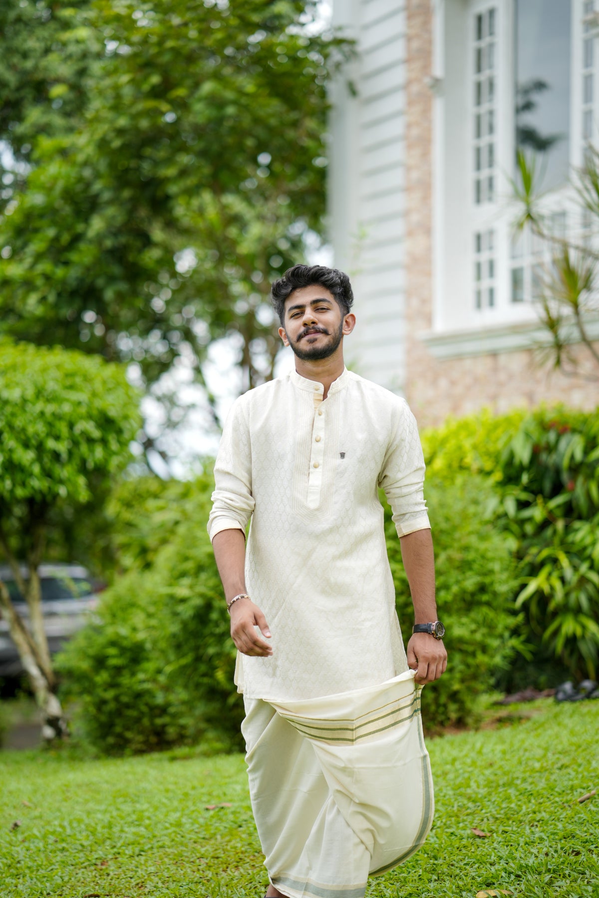 Off White Brocade Silk  Kurta Set With Golden Zari Detailing (Kurta + Kasavu Munde)